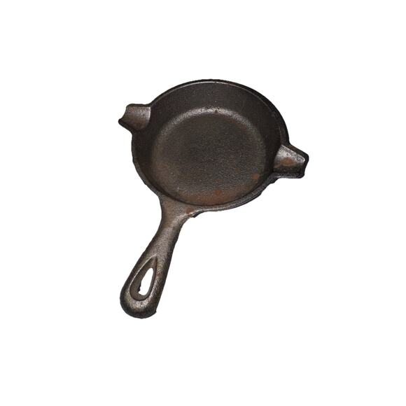 Vintage Lodge 3 1/2" Cast Iron Ashtray Trinket Tray 01AT - Picture 1 of 5